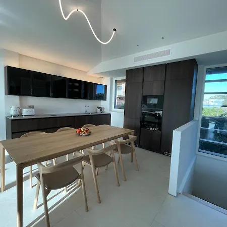 Seafront Design Duplex شقة *